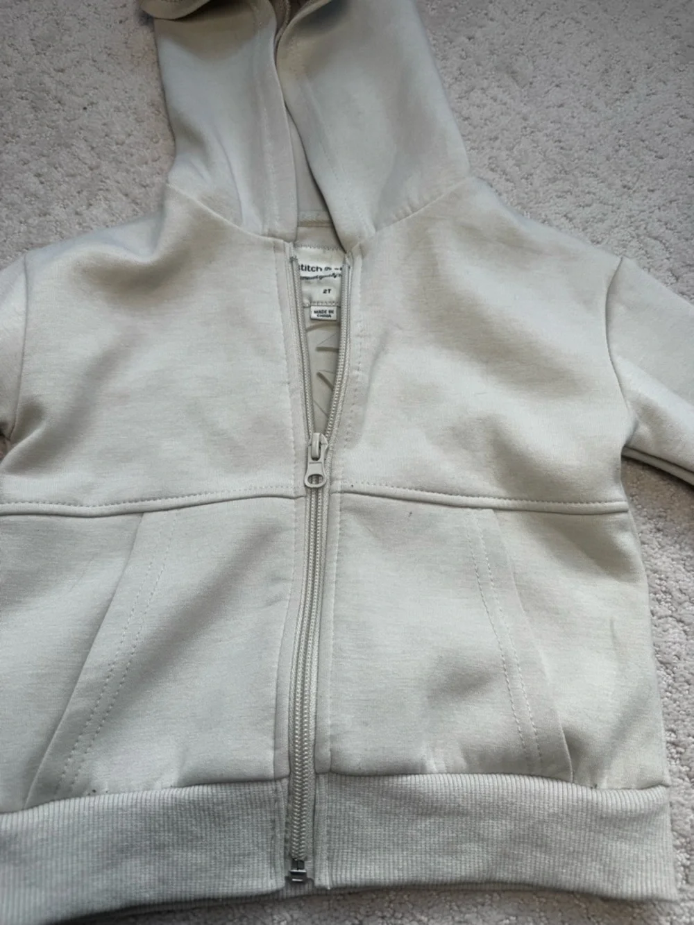 Stitch & Stone 2 piece cream sweatshirt & shorts set size 2T